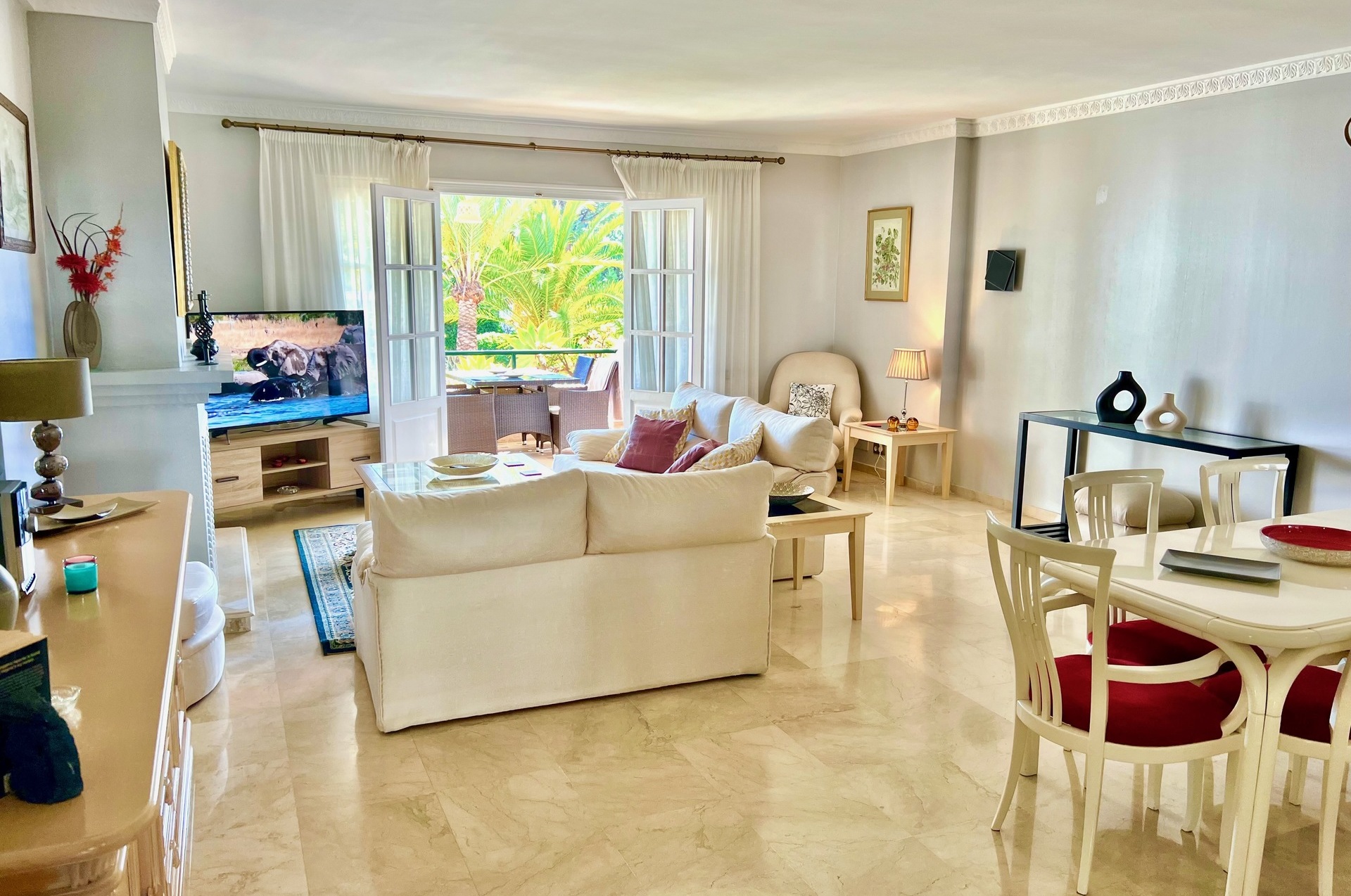 El Presidente Madroño Rental Apartment spacious living room