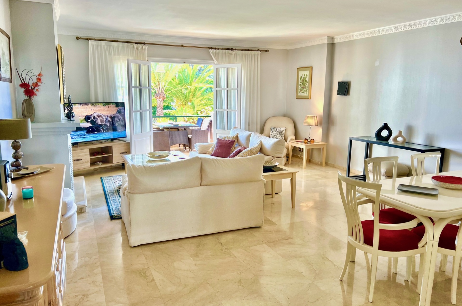 El Presidente spacious first floor holiday rental apartment close to Marbella and Estepona